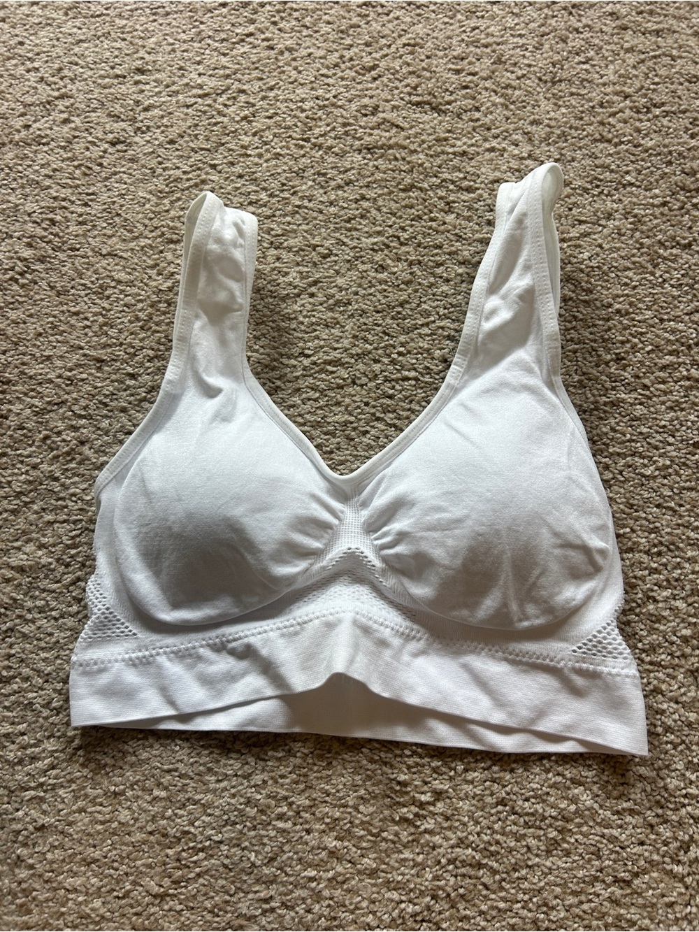 White Seamless Comfort Bra Wireless Pullover Stretch Lounge Everyday Sports Bra
